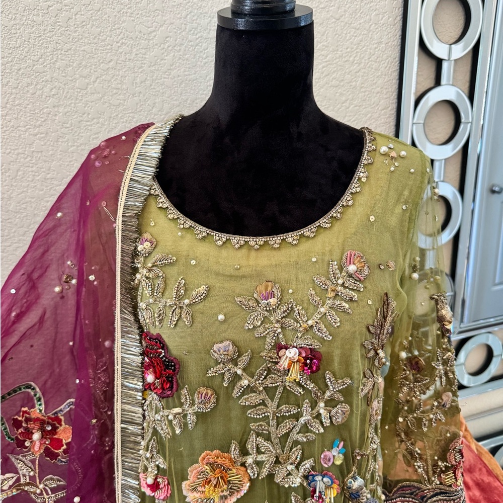 Pakistani/Indian designer Arjumand Bano beautifully embellished Dress. Size S/M - Picture 12 of 15